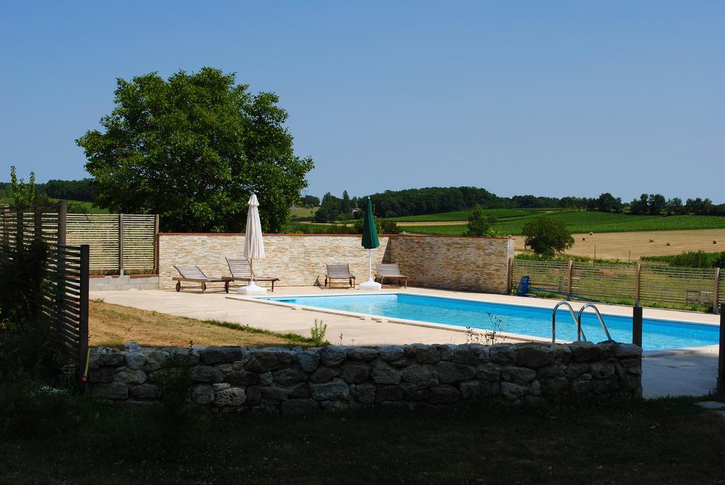 Les Foucauds Hotell Saint-Quentin-de-Caplong Exteriör bild