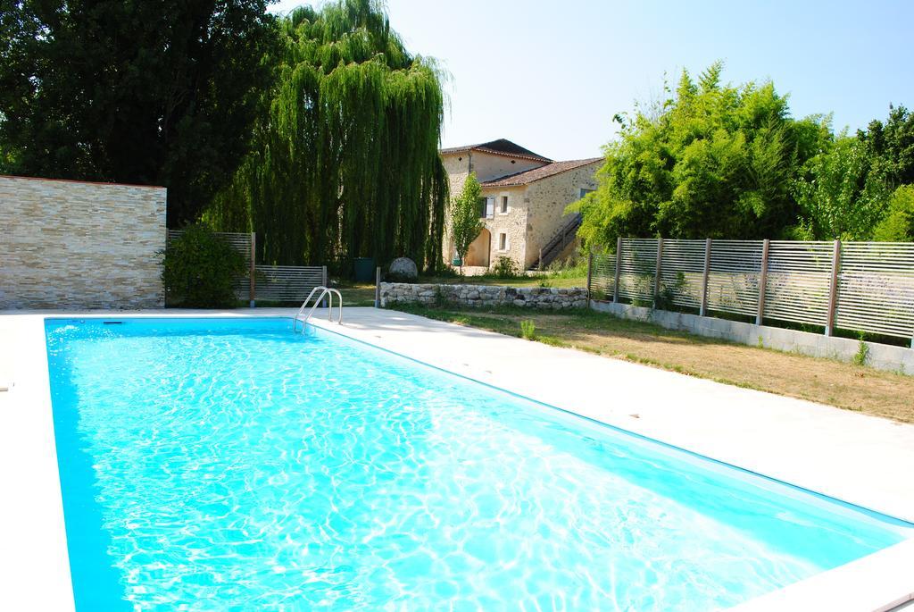 Les Foucauds Hotell Saint-Quentin-de-Caplong Exteriör bild