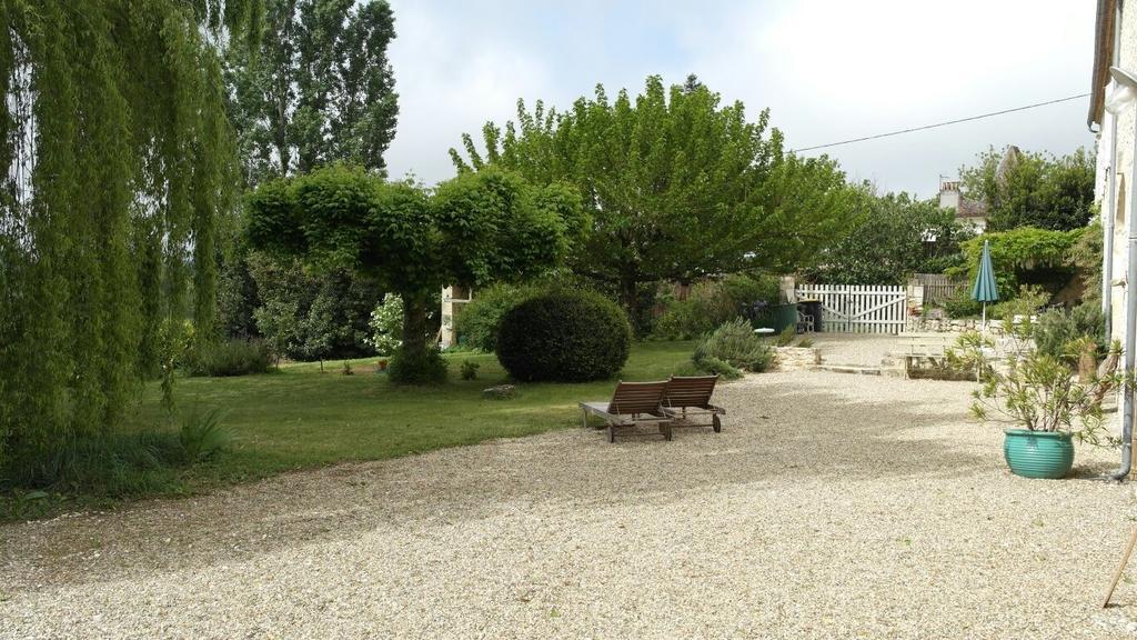 Les Foucauds Hotell Saint-Quentin-de-Caplong Exteriör bild