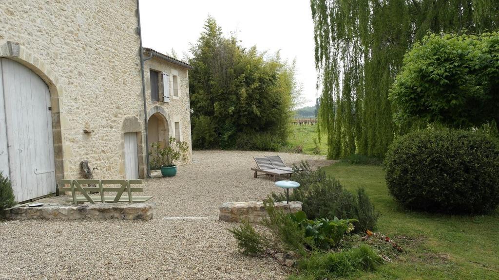 Les Foucauds Hotell Saint-Quentin-de-Caplong Exteriör bild