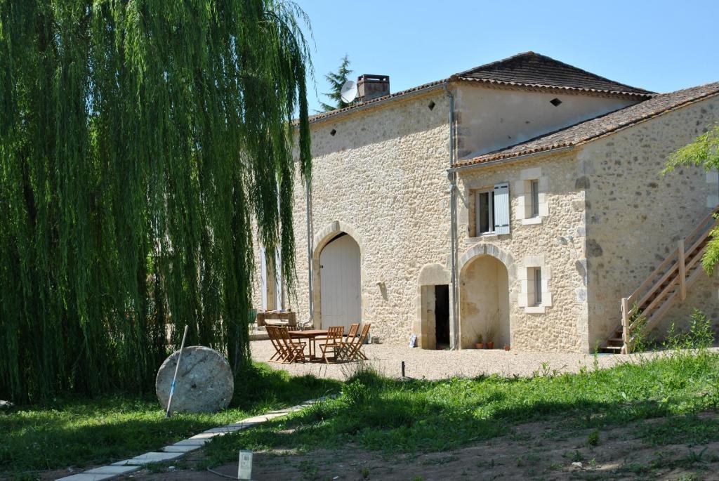Les Foucauds Hotell Saint-Quentin-de-Caplong Exteriör bild