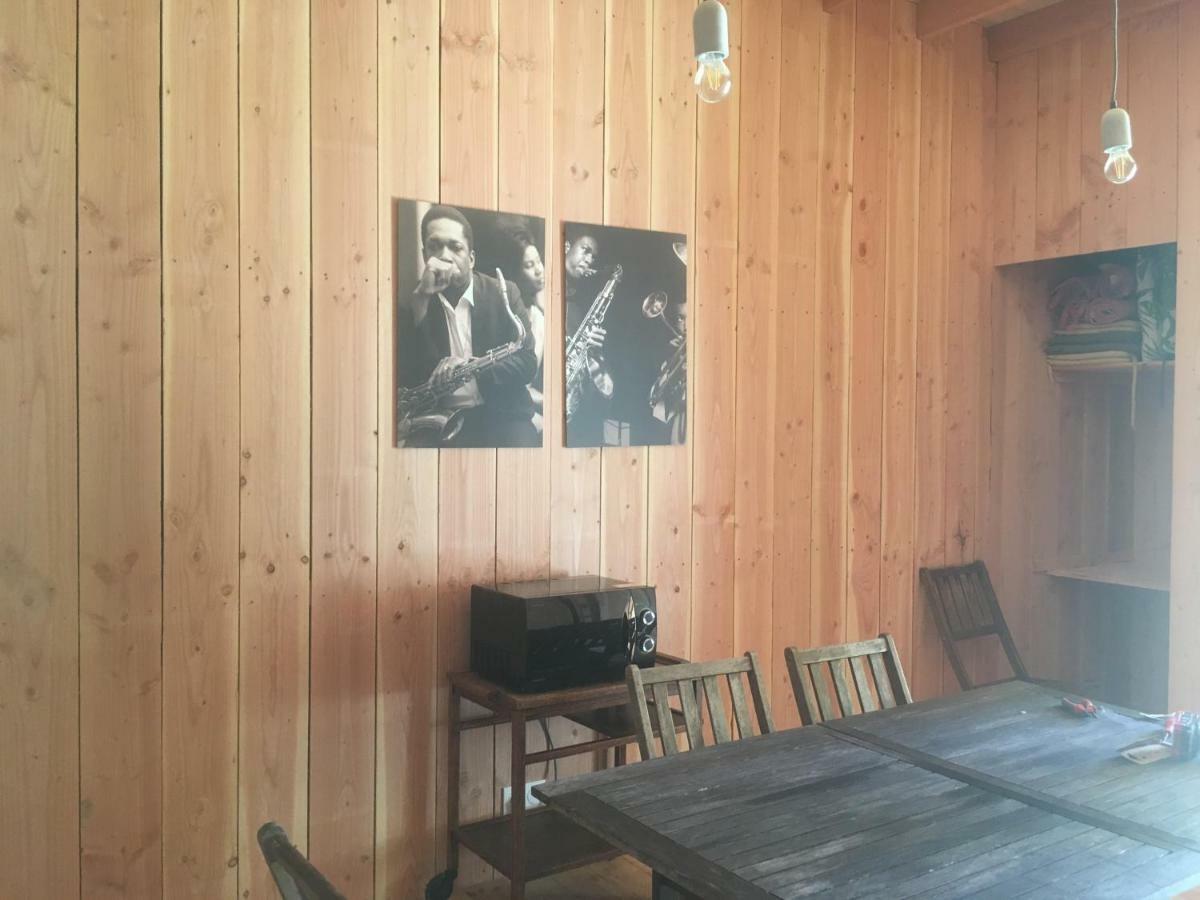 Les Foucauds Hotell Saint-Quentin-de-Caplong Exteriör bild