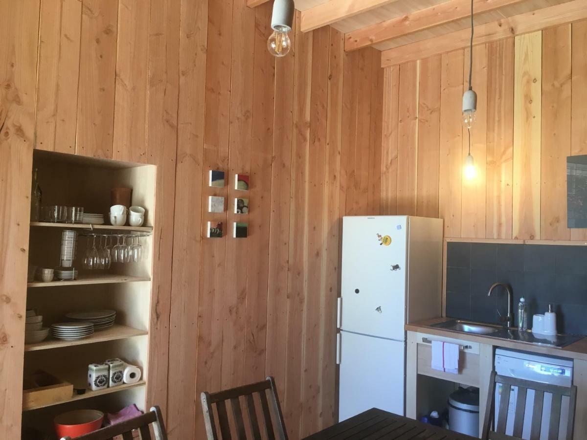 Les Foucauds Hotell Saint-Quentin-de-Caplong Exteriör bild
